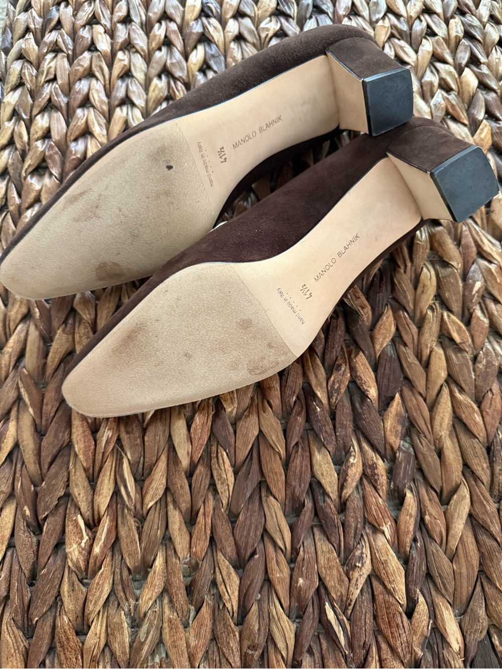 Manolo Blahnik Okkatopla 50 Dark Brown Suede Pumps - Picture 7 of 7